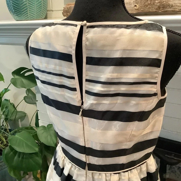 #339 Gorgeous Calvin Klein Ribbon Detail Dress Size 4 - Picture 7 of 9